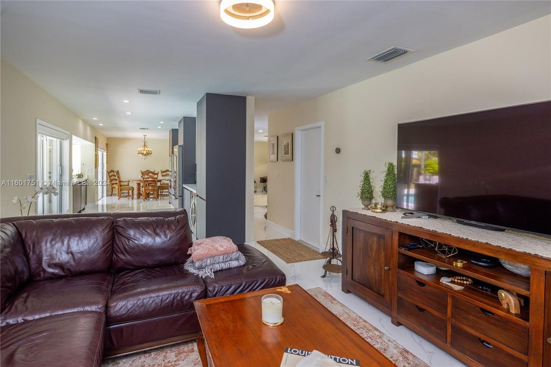 For Sale: $1,325,000 (4 beds, 2 baths, 2100 Square Feet)