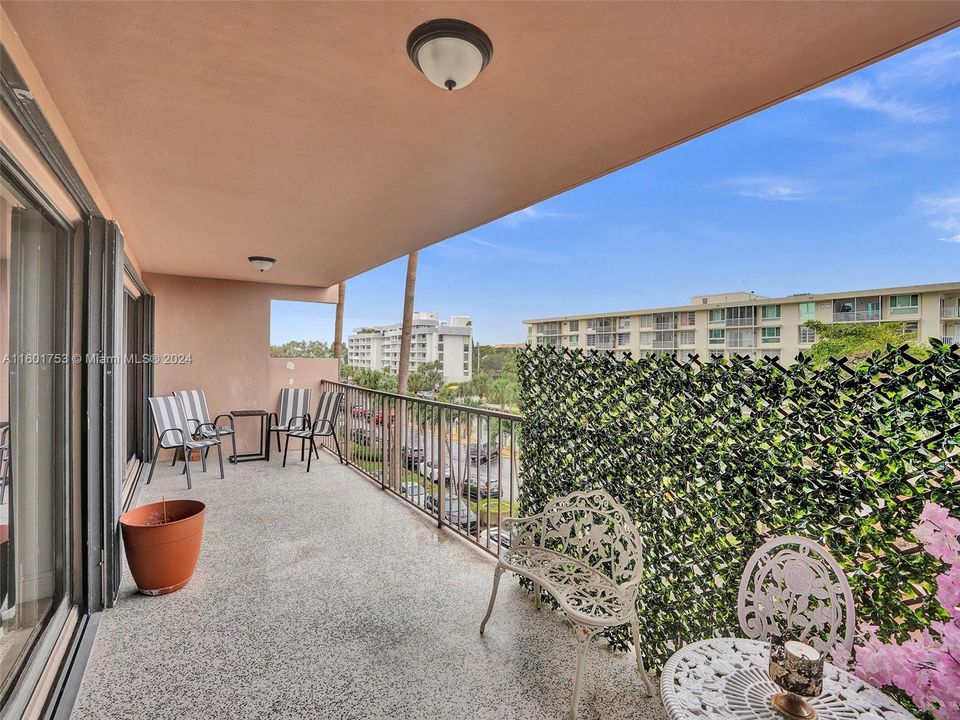 Active With Contract: $199,000 (2 beds, 3 baths, 1950 Square Feet)