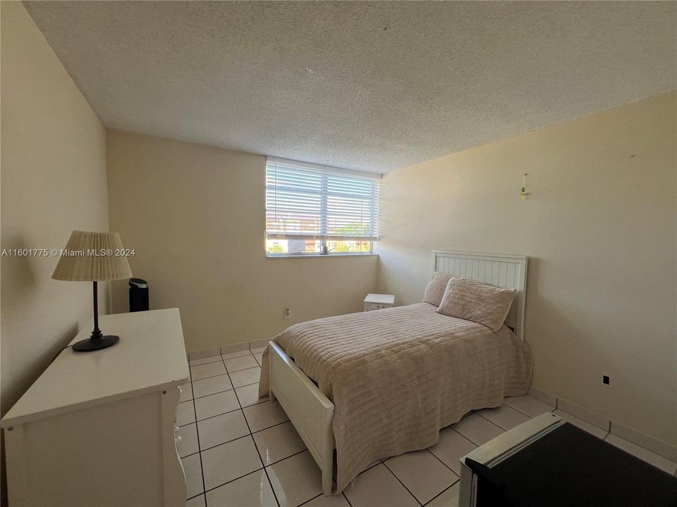 For Rent: $2,350 (2 beds, 2 baths, 1110 Square Feet)