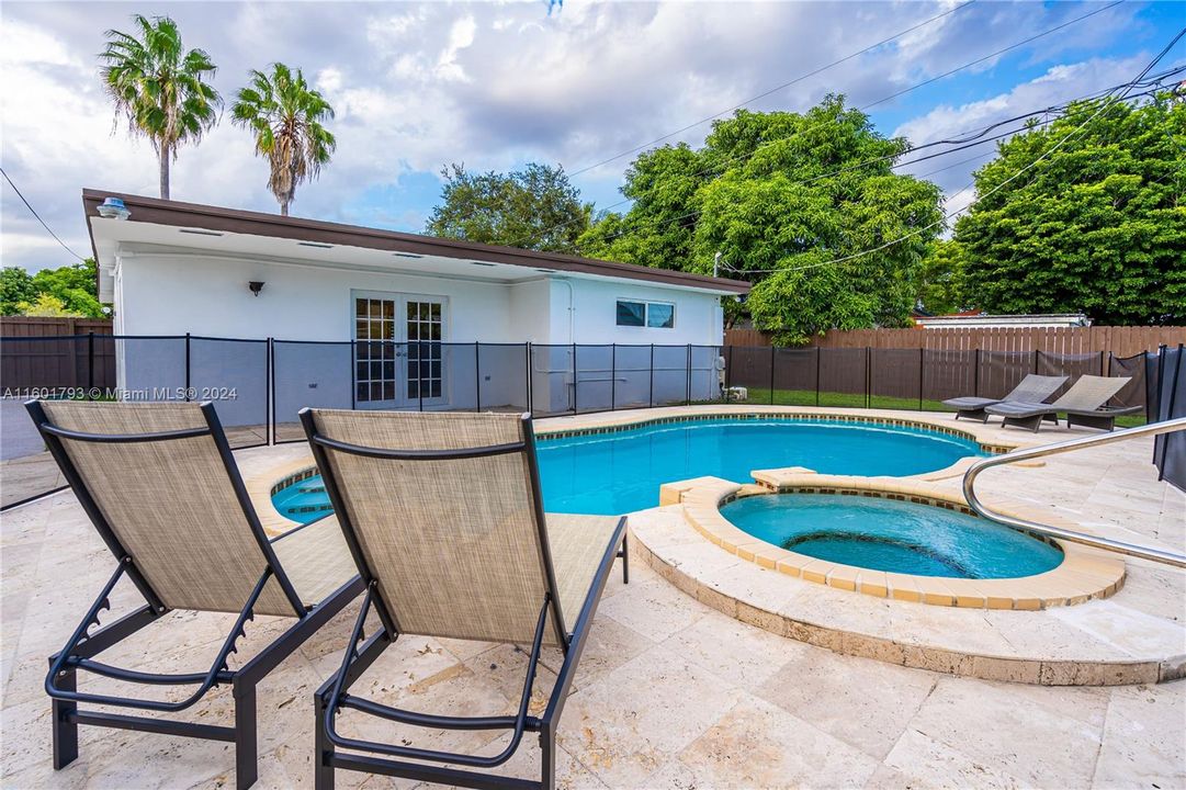 Active With Contract: $4,800 (3 beds, 2 baths, 1381 Square Feet)