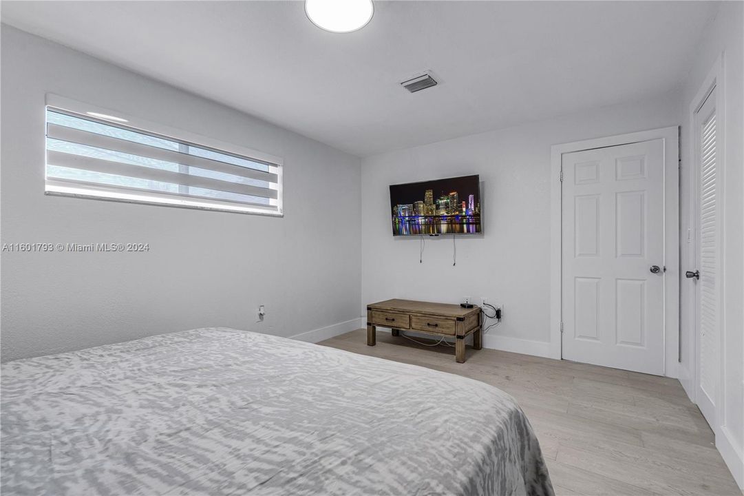 Active With Contract: $4,800 (3 beds, 2 baths, 1381 Square Feet)