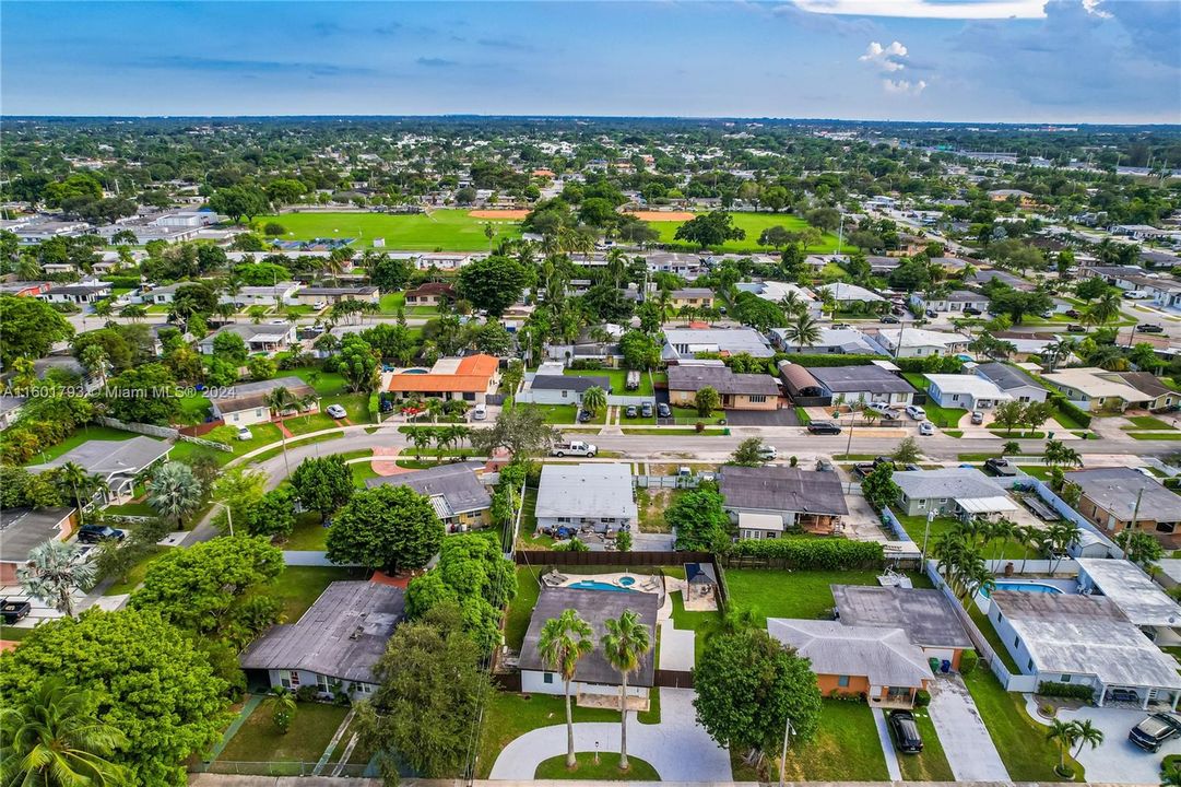 Active With Contract: $4,800 (3 beds, 2 baths, 1381 Square Feet)