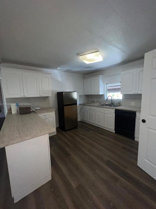 For Sale: $149,000 (4 beds, 2 baths, 1721 Square Feet)