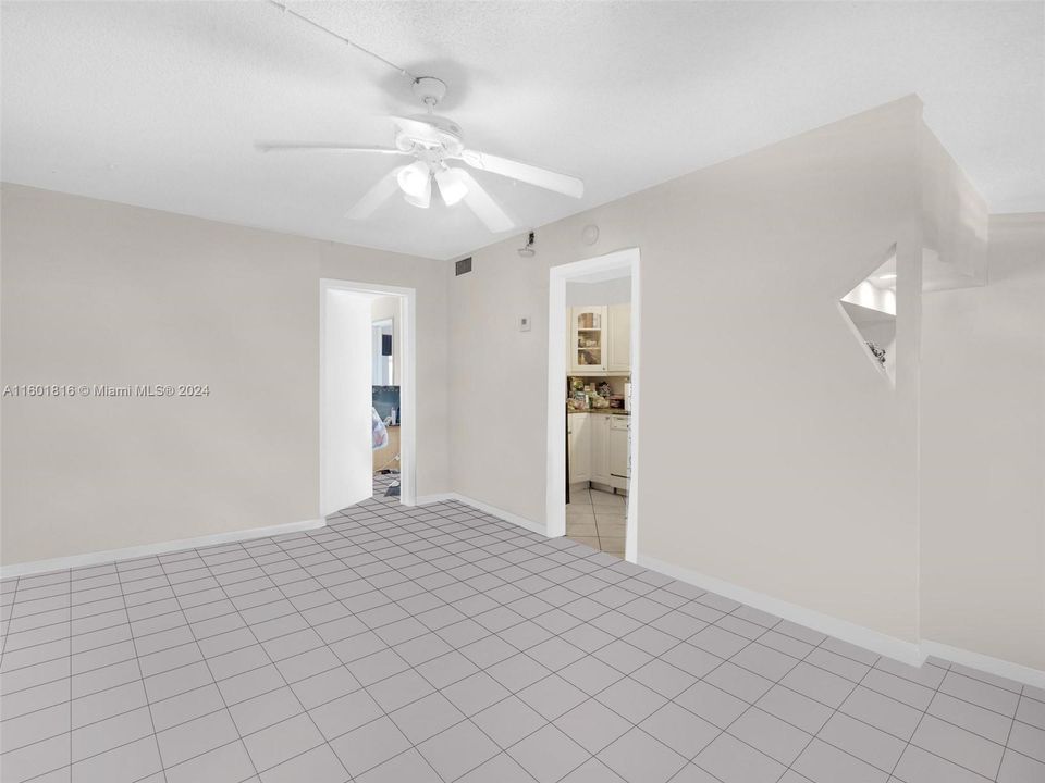 For Sale: $327,000 (1 beds, 1 baths, 536 Square Feet)