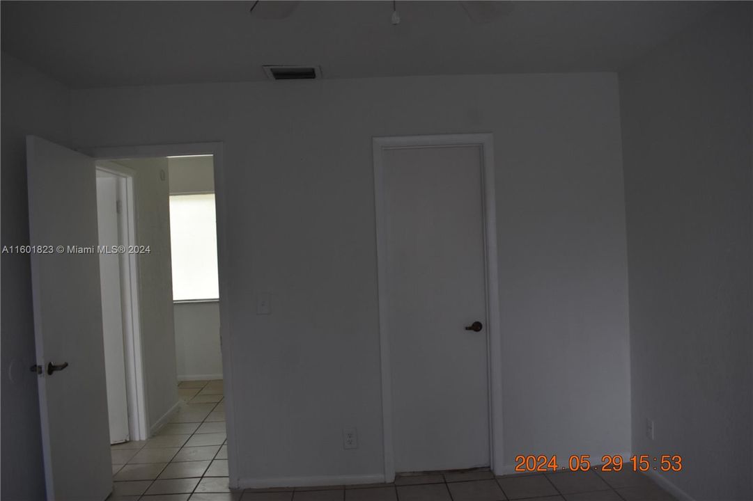 Active With Contract: $1,850 (2 beds, 1 baths, 944 Square Feet)