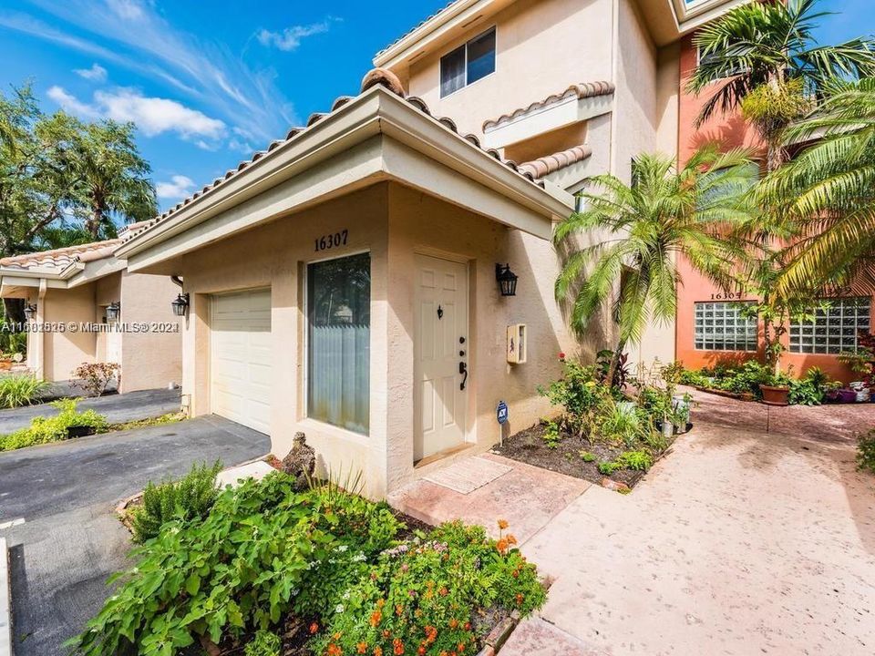 Active With Contract: $3,900 (4 beds, 3 baths, 2181 Square Feet)