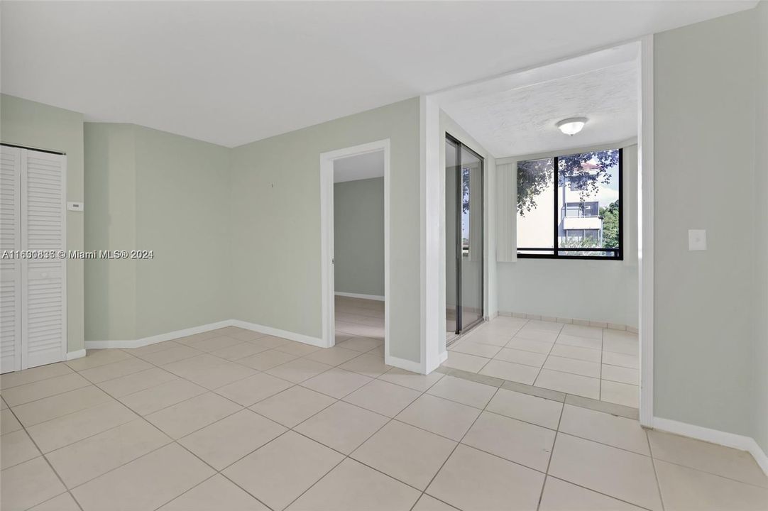 Active With Contract: $2,200 (2 beds, 1 baths, 796 Square Feet)