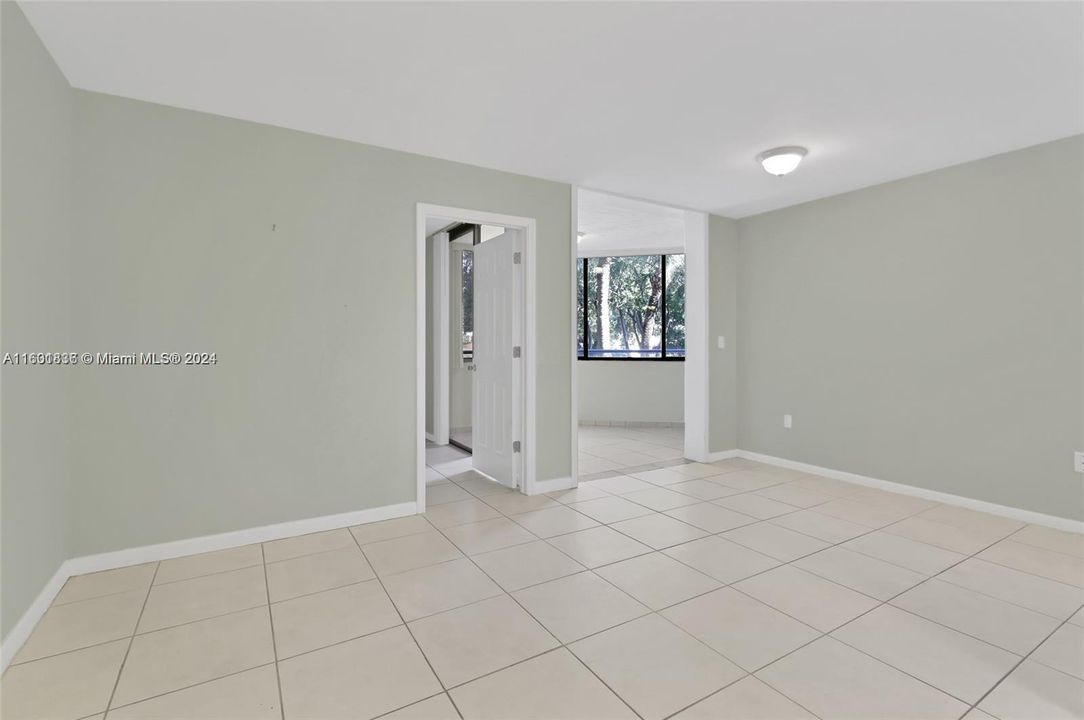 Active With Contract: $2,200 (2 beds, 1 baths, 796 Square Feet)