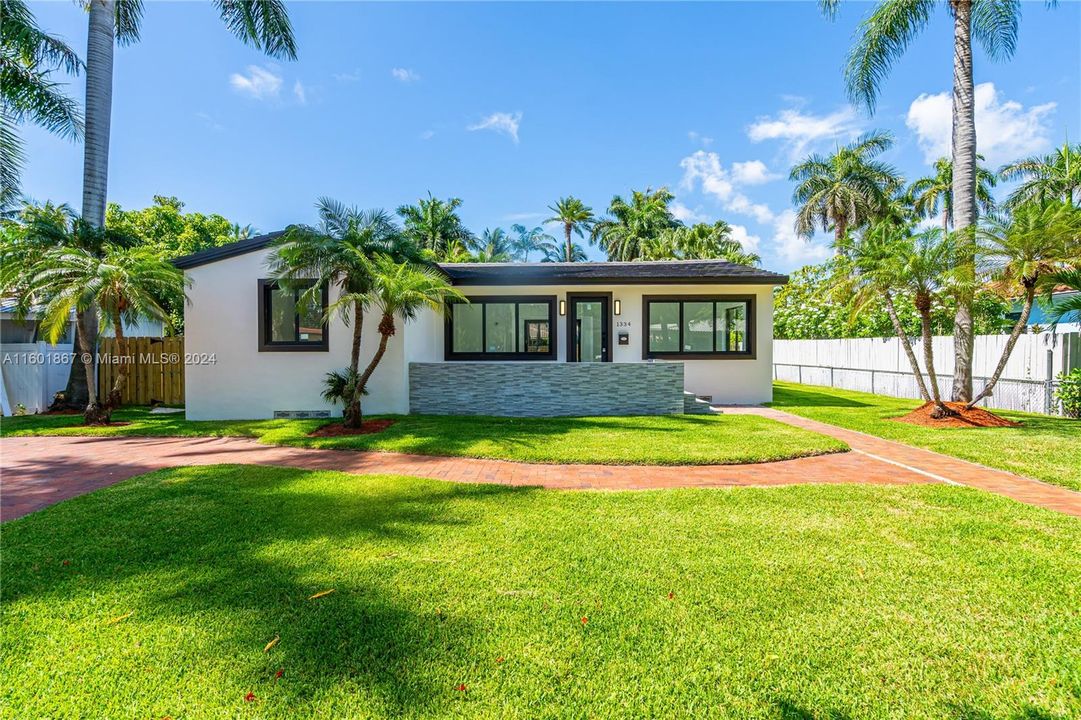 For Sale: $1,250,000 (3 beds, 2 baths, 1676 Square Feet)