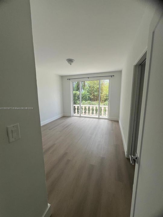 For Rent: $4,595 (2 beds, 2 baths, 1200 Square Feet)