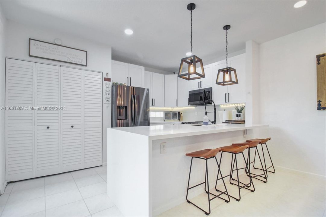 Active With Contract: $430,000 (3 beds, 2 baths, 1522 Square Feet)