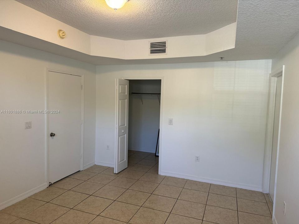 Active With Contract: $2,750 (3 beds, 2 baths, 1271 Square Feet)