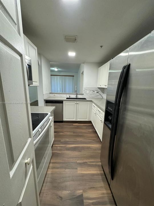 Active With Contract: $2,750 (3 beds, 2 baths, 1271 Square Feet)