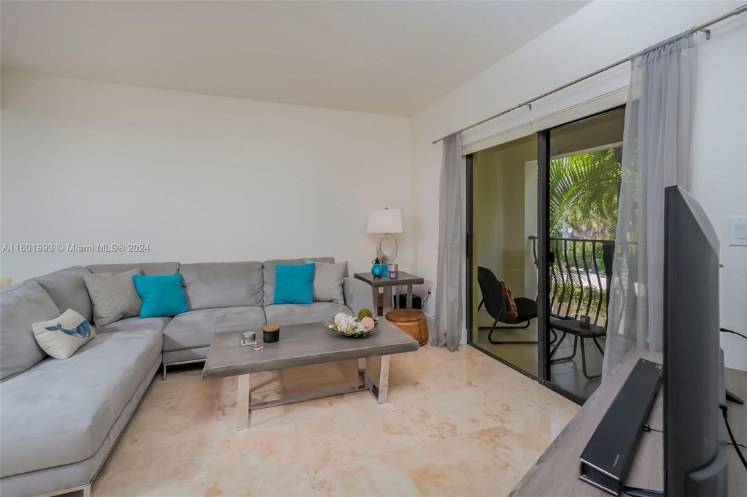 Active With Contract: $940,000 (3 beds, 2 baths, 1425 Square Feet)