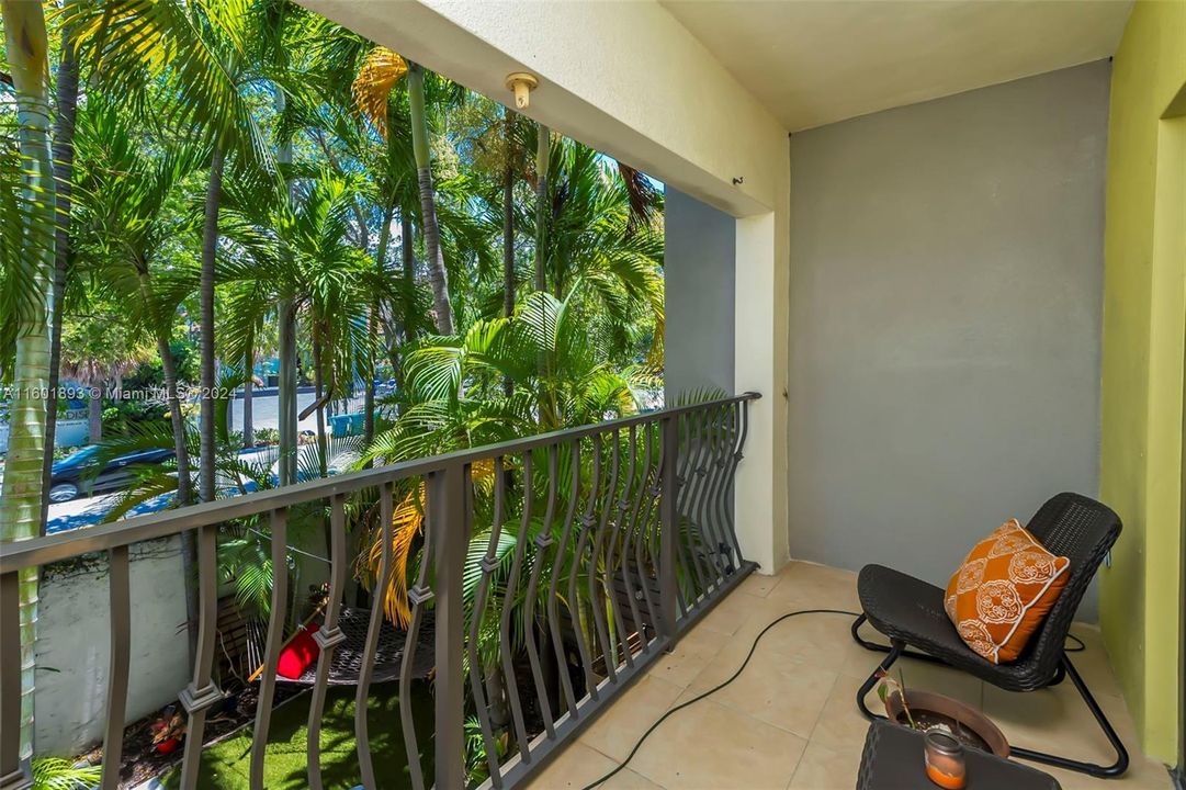 Active With Contract: $940,000 (3 beds, 2 baths, 1425 Square Feet)