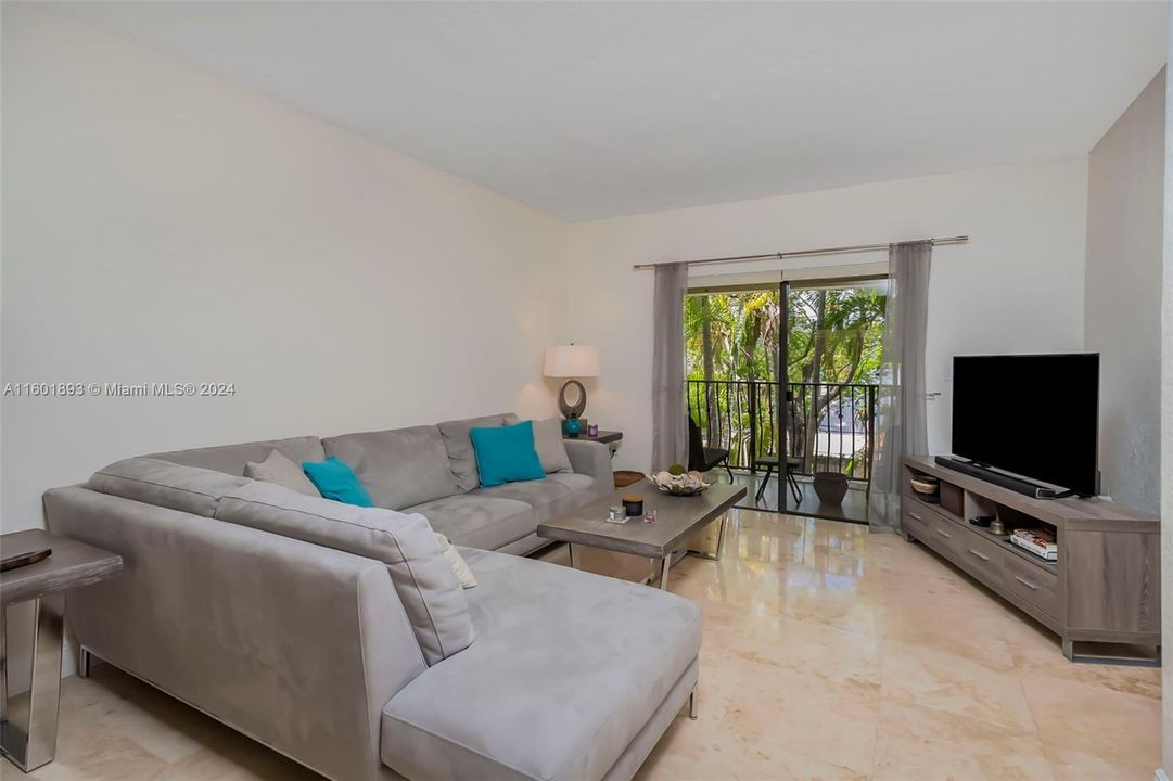 Active With Contract: $940,000 (3 beds, 2 baths, 1425 Square Feet)