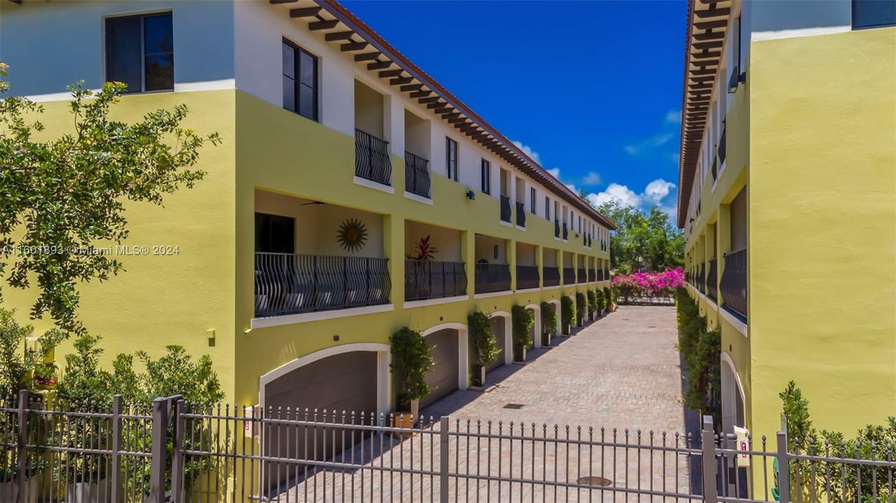 Activo con contrato: $940,000 (3 camas, 2 baños, 1425 Pies cuadrados)