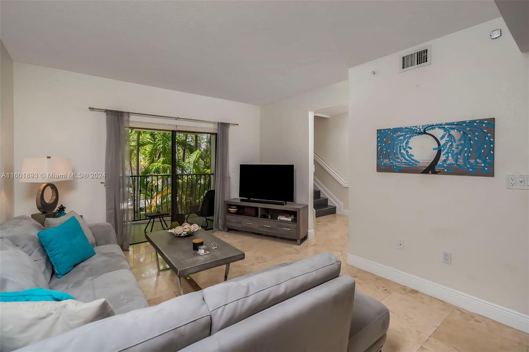 Active With Contract: $940,000 (3 beds, 2 baths, 1425 Square Feet)