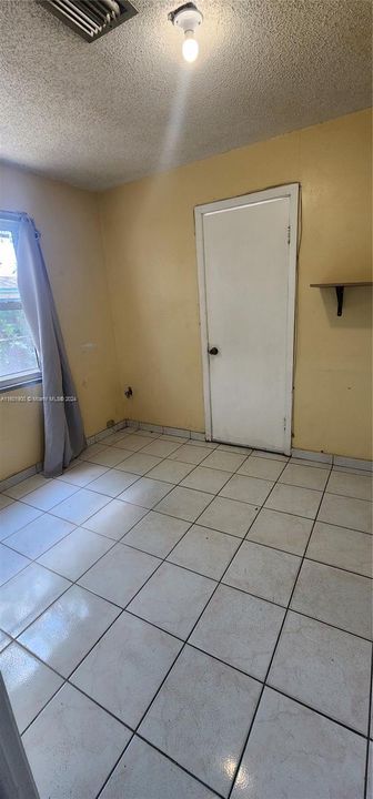 Activo con contrato: $449,999 (3 camas, 2 baños, 1636 Pies cuadrados)