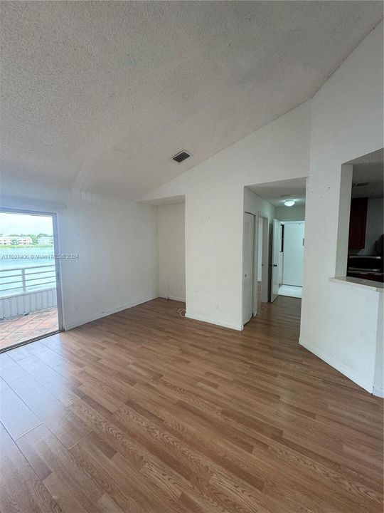 Recently Rented: $1,700 (1 beds, 1 baths, 872 Square Feet)