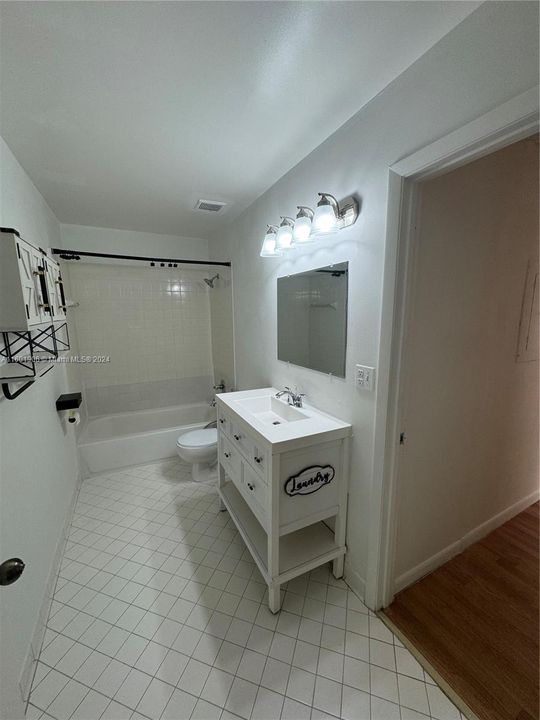 Recently Rented: $1,700 (1 beds, 1 baths, 872 Square Feet)