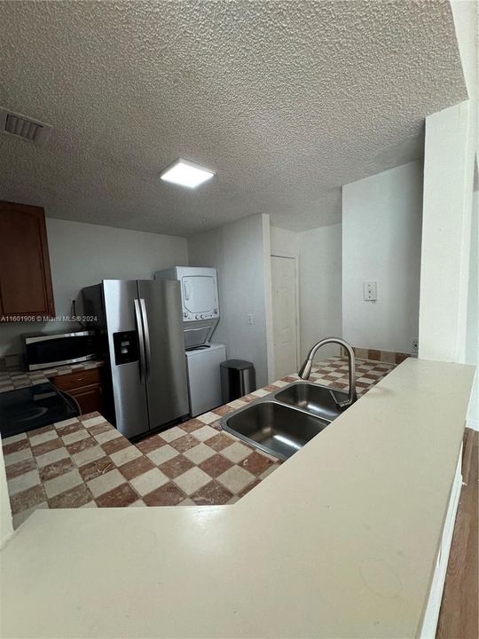 Recently Rented: $1,700 (1 beds, 1 baths, 872 Square Feet)