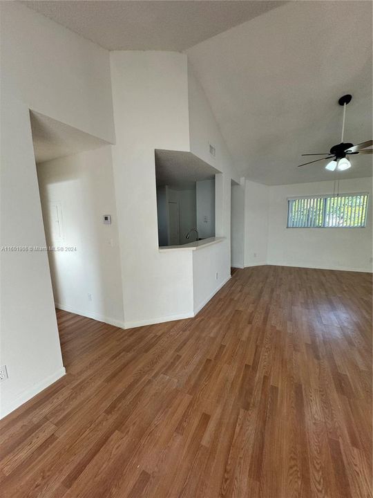 Recently Rented: $1,700 (1 beds, 1 baths, 872 Square Feet)