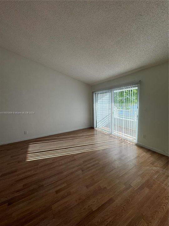 Recently Rented: $1,700 (1 beds, 1 baths, 872 Square Feet)
