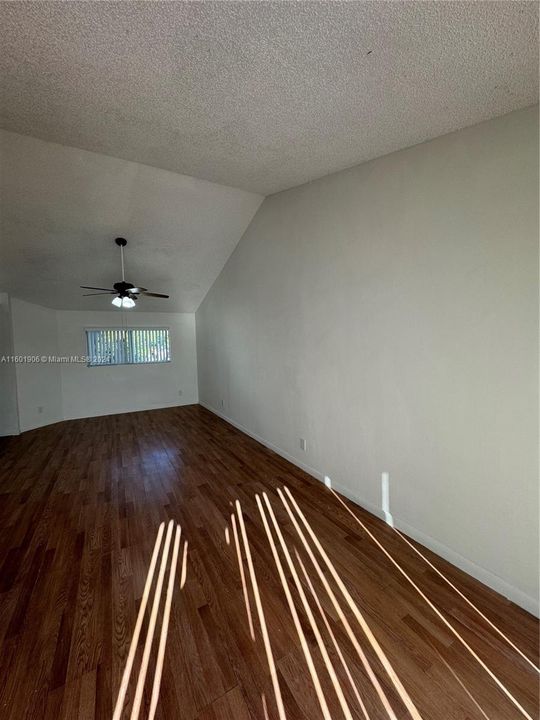 Recently Rented: $1,700 (1 beds, 1 baths, 872 Square Feet)