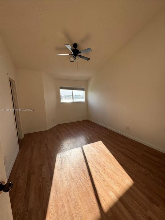 Recently Rented: $1,700 (1 beds, 1 baths, 872 Square Feet)