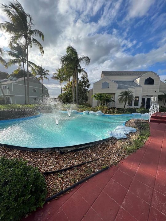 Recently Rented: $1,700 (1 beds, 1 baths, 872 Square Feet)