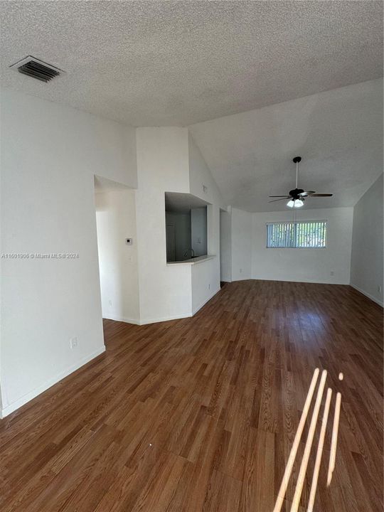 Recently Rented: $1,700 (1 beds, 1 baths, 872 Square Feet)