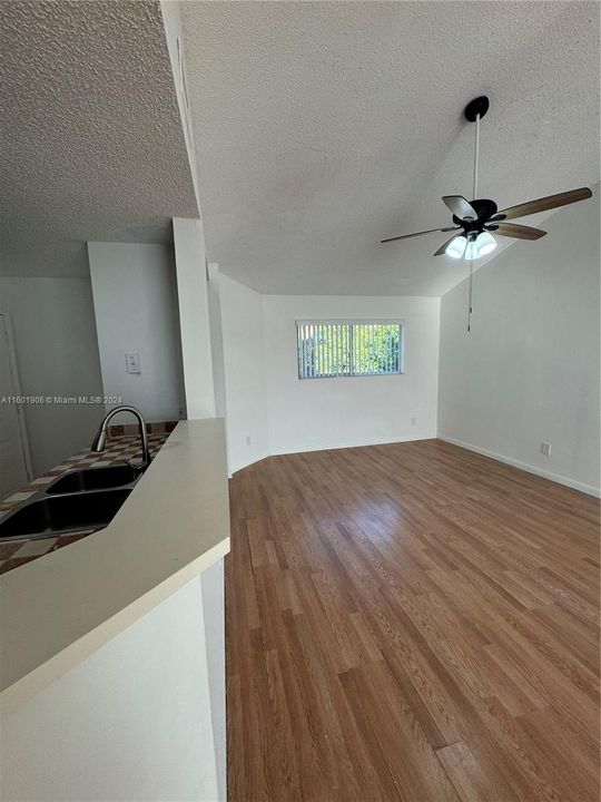 Recently Rented: $1,700 (1 beds, 1 baths, 872 Square Feet)