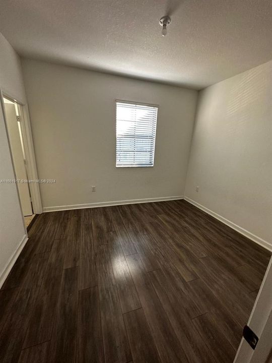 Active With Contract: $2,600 (3 beds, 3 baths, 1326 Square Feet)