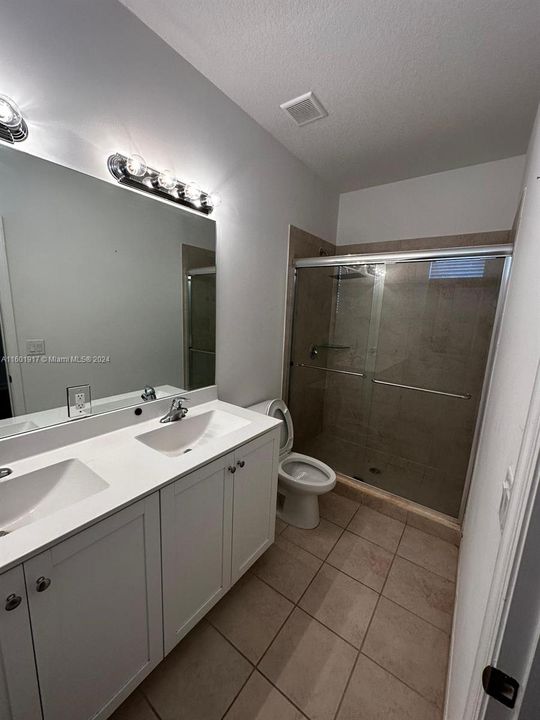 Active With Contract: $2,600 (3 beds, 3 baths, 1326 Square Feet)