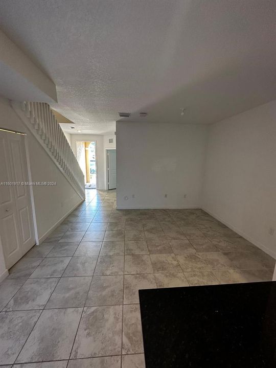 Active With Contract: $2,600 (3 beds, 3 baths, 1326 Square Feet)