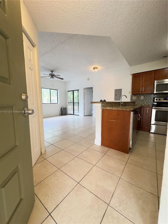 For Rent: $2,200 (2 beds, 2 baths, 858 Square Feet)