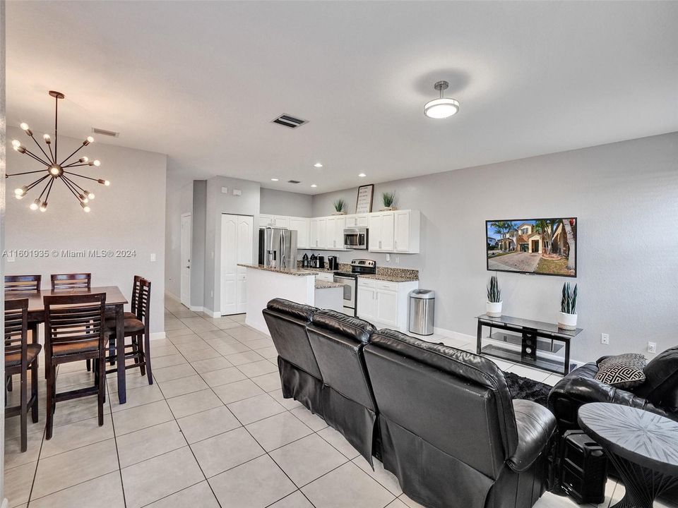 Active With Contract: $470,000 (4 beds, 2 baths, 1868 Square Feet)