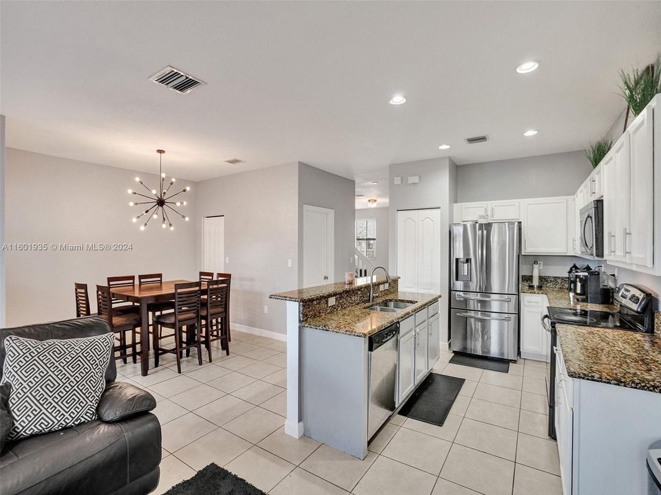 Active With Contract: $470,000 (4 beds, 2 baths, 1868 Square Feet)