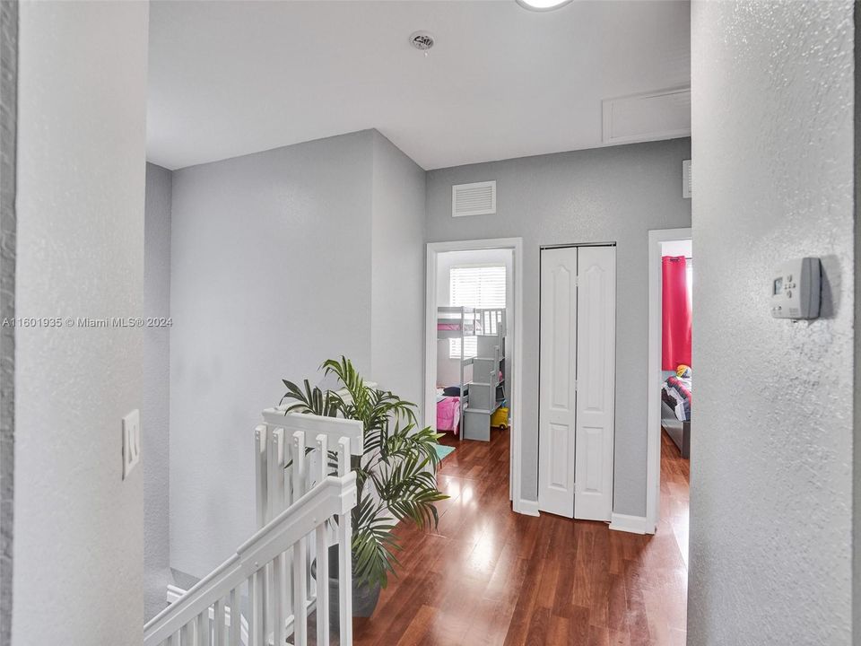 Recently Sold: $470,000 (4 beds, 2 baths, 1868 Square Feet)