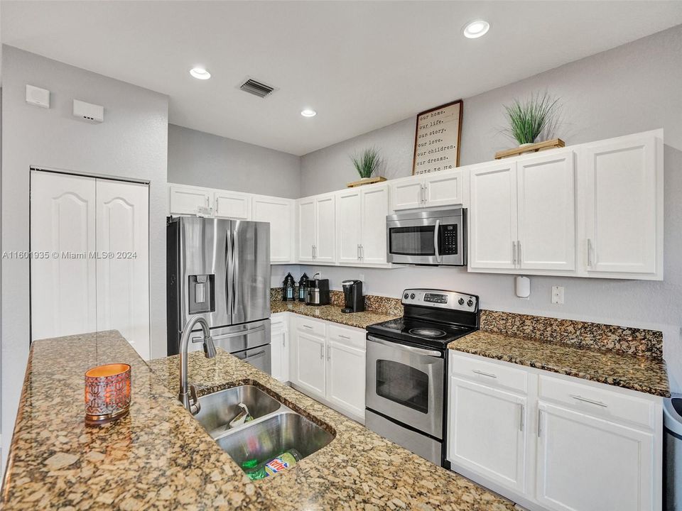 Active With Contract: $470,000 (4 beds, 2 baths, 1868 Square Feet)