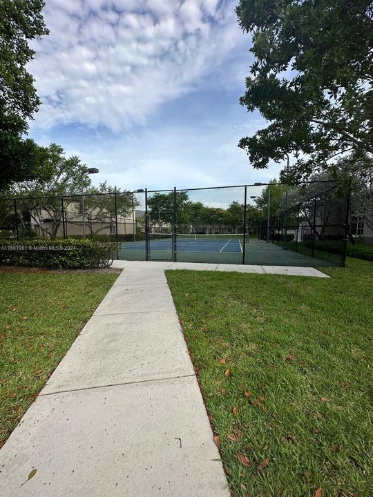 Active With Contract: $2,150 (3 beds, 3 baths, 1394 Square Feet)