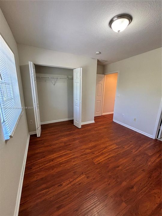 For Rent: $2,400 (3 beds, 3 baths, 1394 Square Feet)