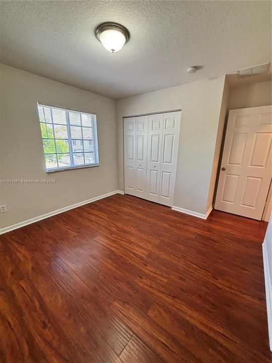 Active With Contract: $2,150 (3 beds, 3 baths, 1394 Square Feet)