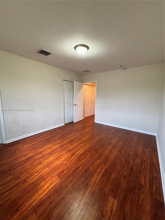 For Rent: $2,400 (3 beds, 3 baths, 1394 Square Feet)