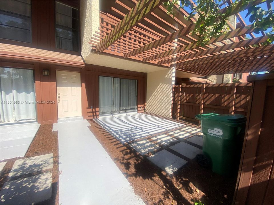 For Sale: $370,000 (2 beds, 2 baths, 1310 Square Feet)