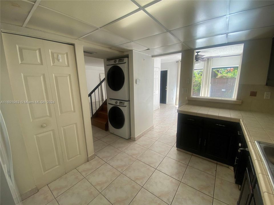 For Sale: $370,000 (2 beds, 2 baths, 1310 Square Feet)