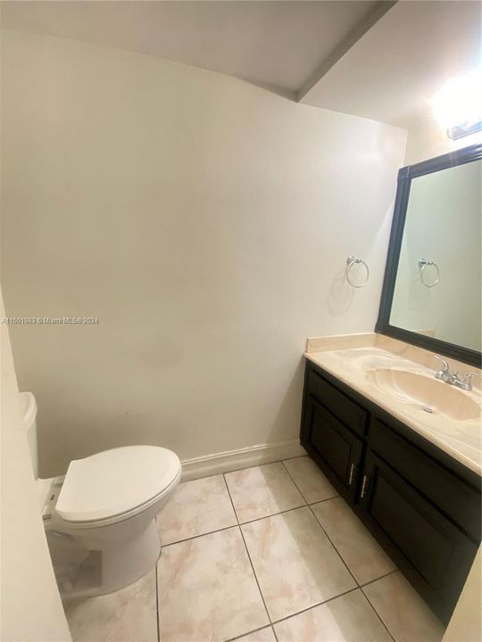 1/2 bath (downstairs)