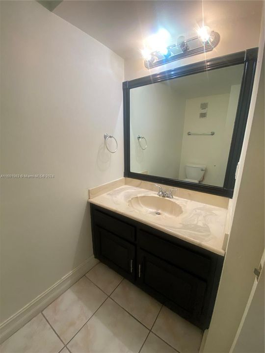 1/2 bath (downstairs)