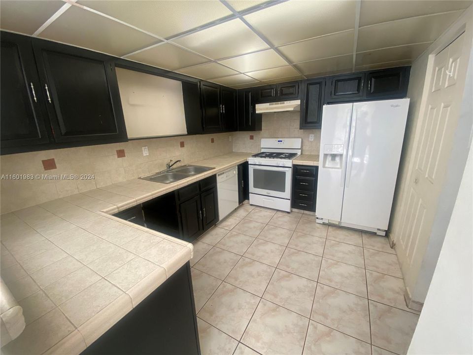 For Sale: $370,000 (2 beds, 2 baths, 1310 Square Feet)